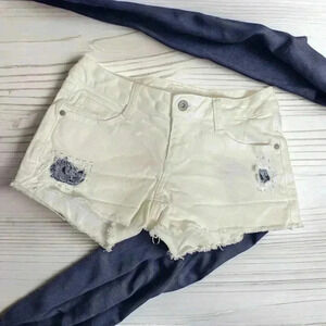 Arizona Jeans Size 0 White Denim Cutoff Shorts With Blue Handkerchief Pattern
